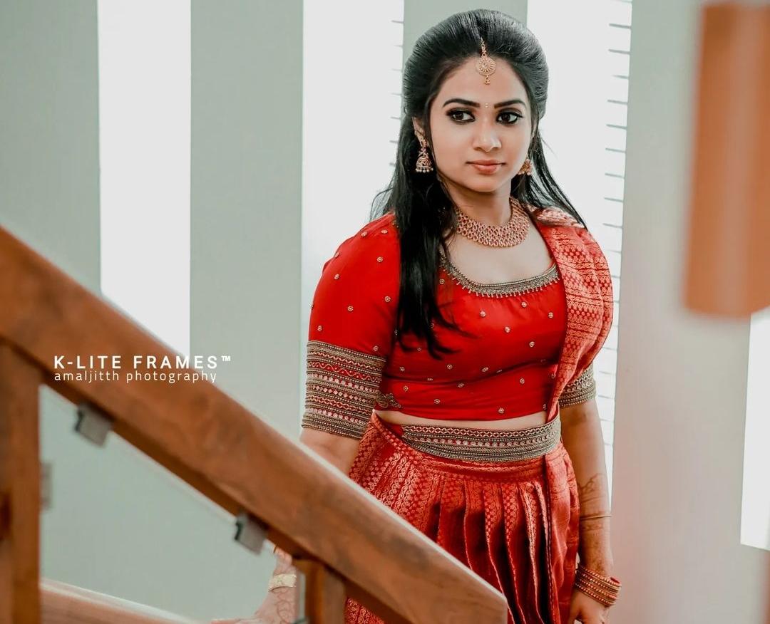 ACHOOS BEAUTY PARLOUR AND BRIDAL STUDIO MUTTIL