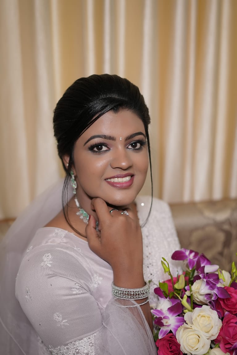 ACHOOS BEAUTY PARLOUR AND BRIDAL STUDIO MUTTIL